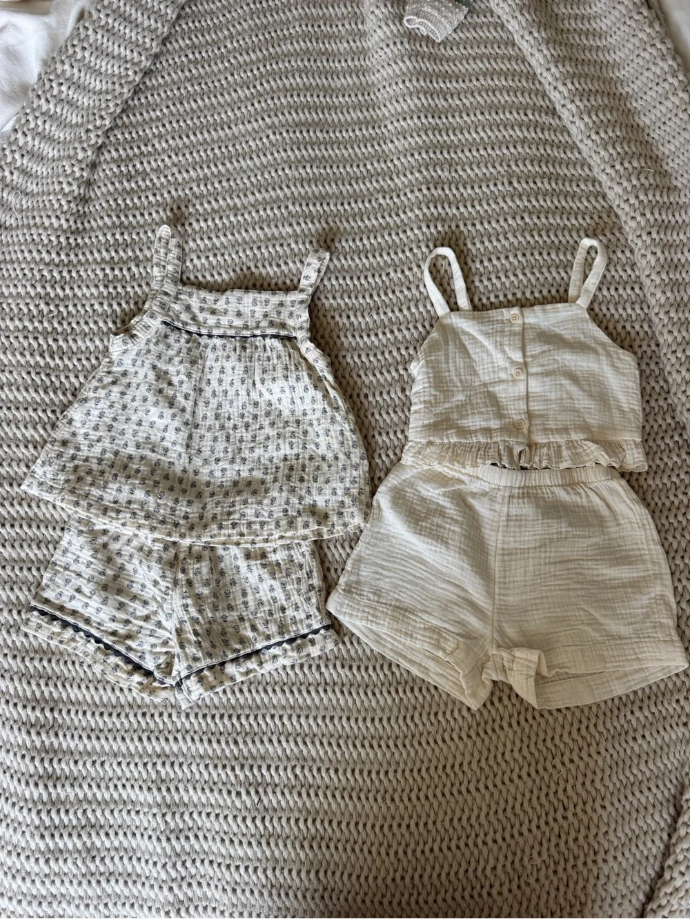 5T bundle of 2 matching sets from HM adorables and Carters